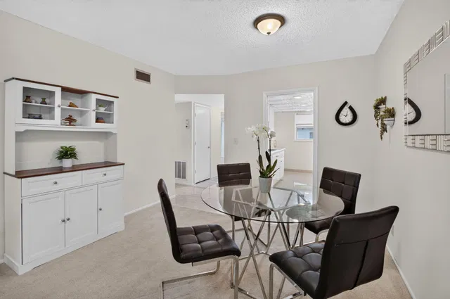 Unit 211 photo 8