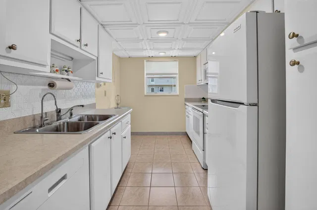 Unit 211 photo 13