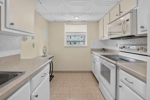 Unit 211 photo 14