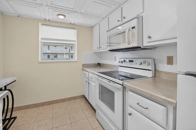 Unit 211 photo 15