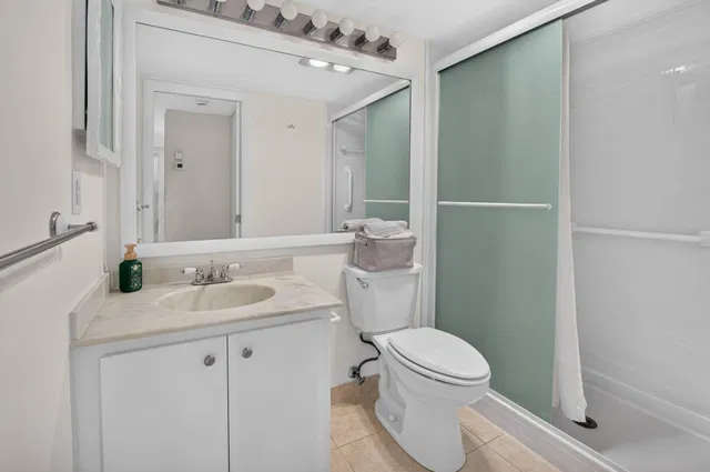 Unit 211 photo 20