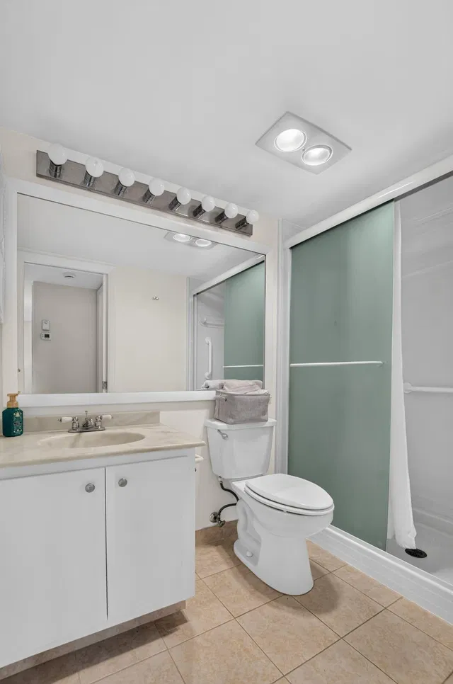 Unit 211 photo 21