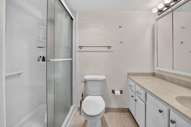 Unit 211 photo 27