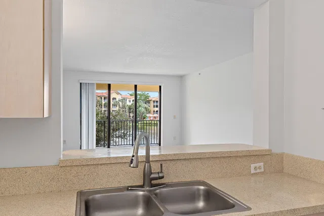 Unit 204 photo 5