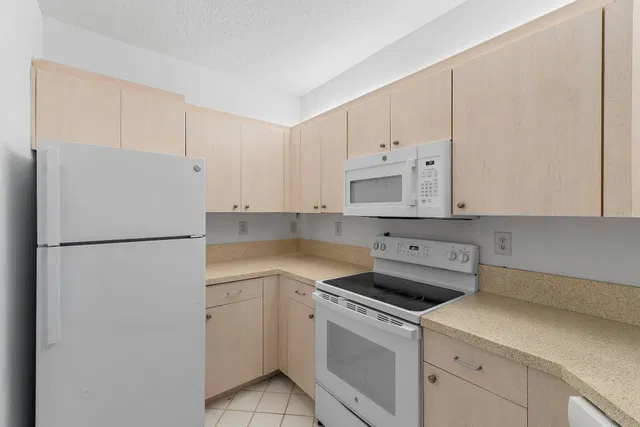 Unit 204 photo 6