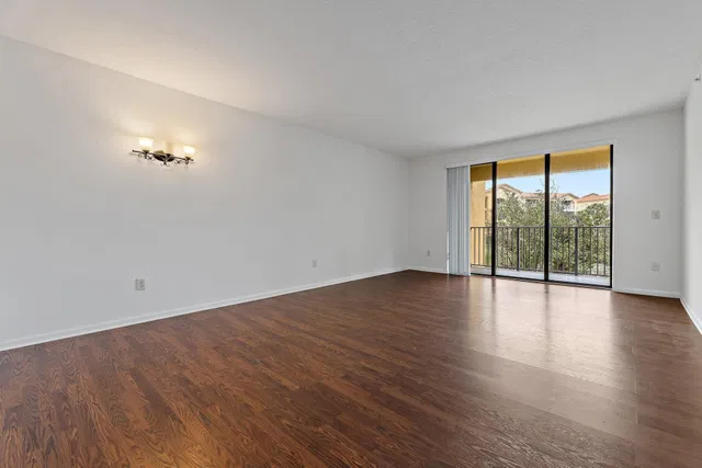 Unit 204 photo 8