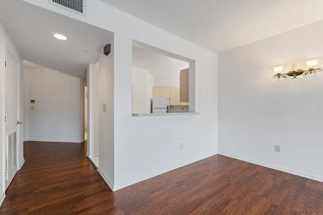Unit 204 photo 10