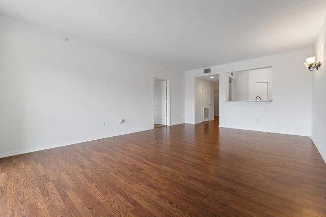 Unit 204 photo 11