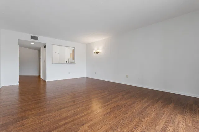 Unit 204 photo 12