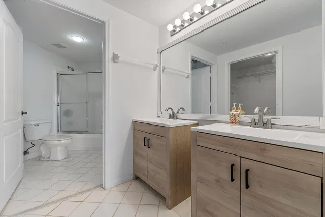 Unit 204 photo 22