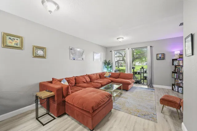Residence photo 19