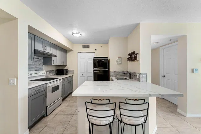  Residence photo 6