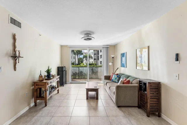  Residence photo 11