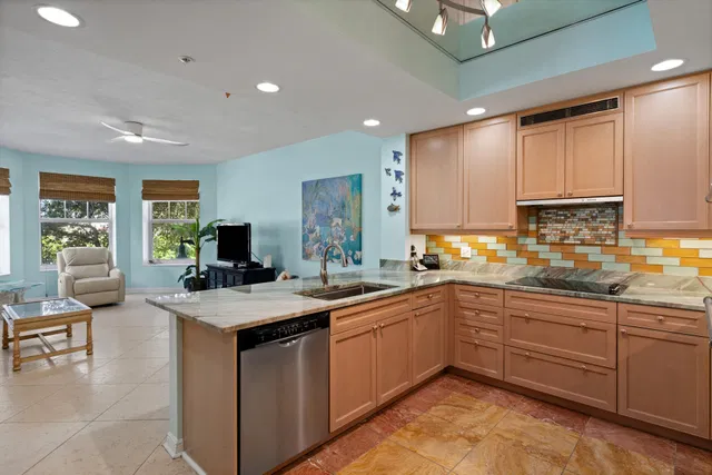 Unit 104 photo 21