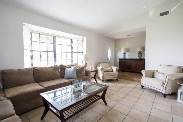 Residence photo 2