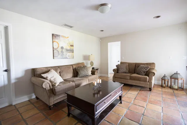 Residence photo 6