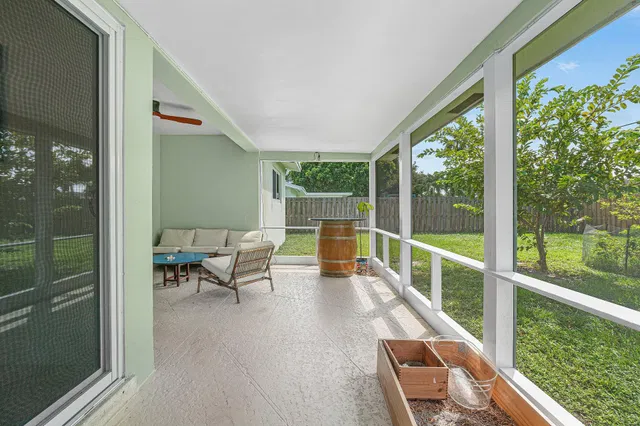 Residence photo 36