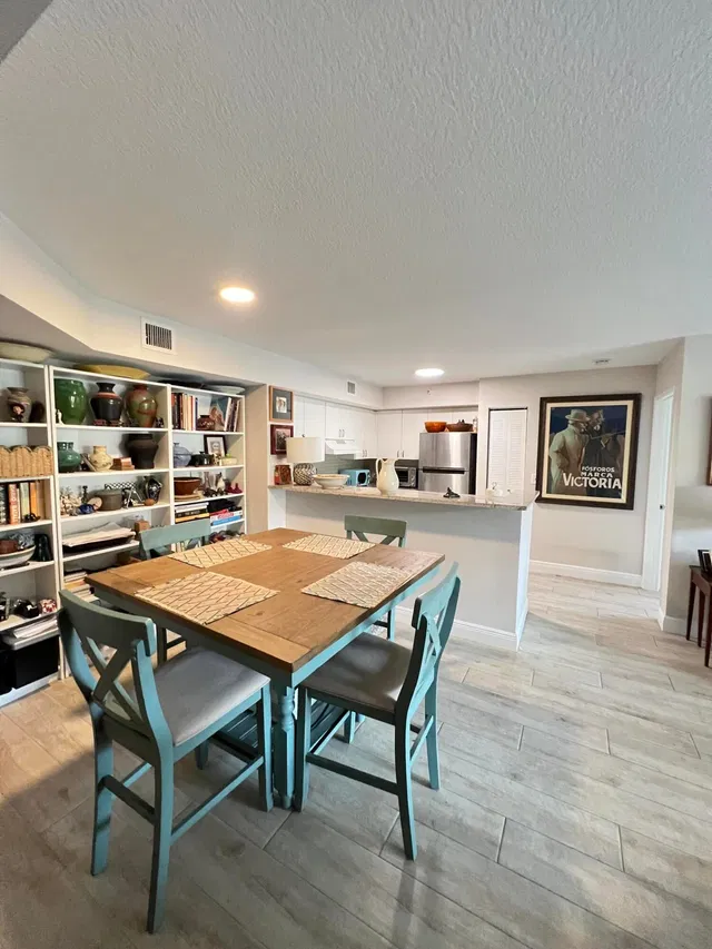 Unit 207 photo 6