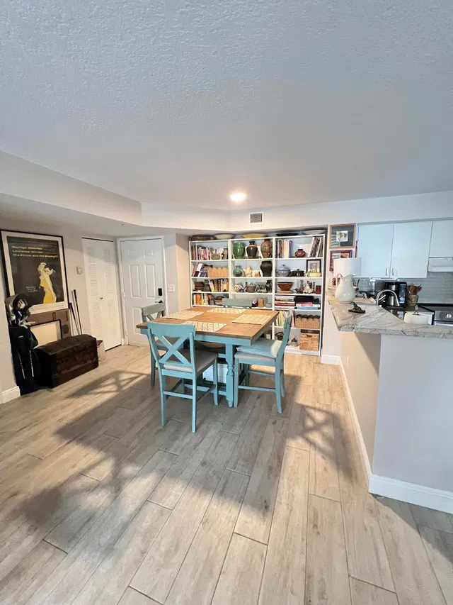 Unit 207 photo 8