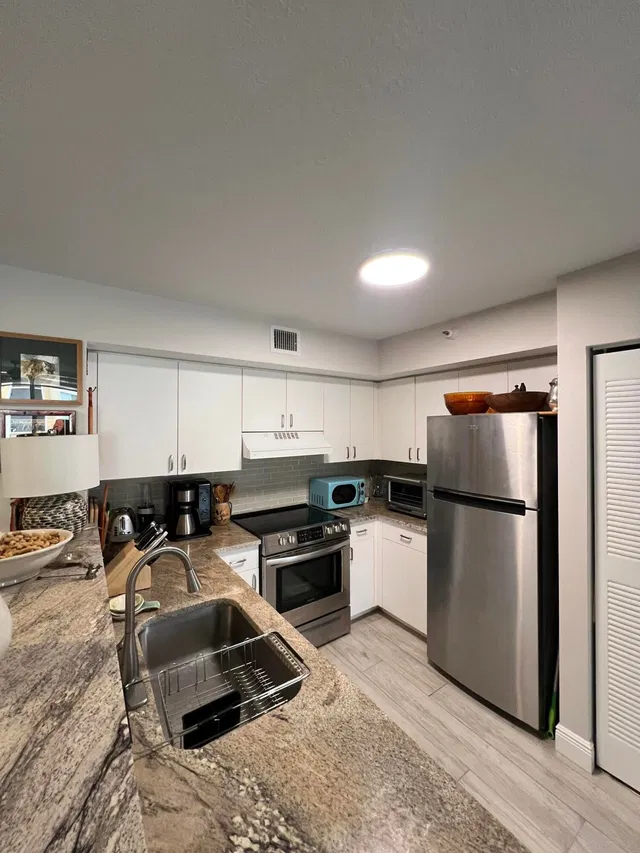 Unit 207 photo 10