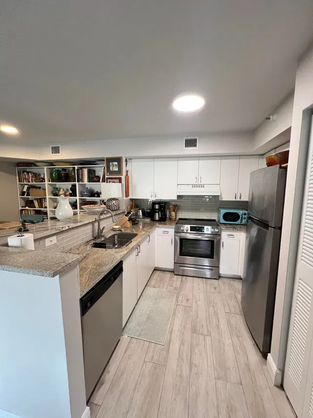 Unit 207 photo 11