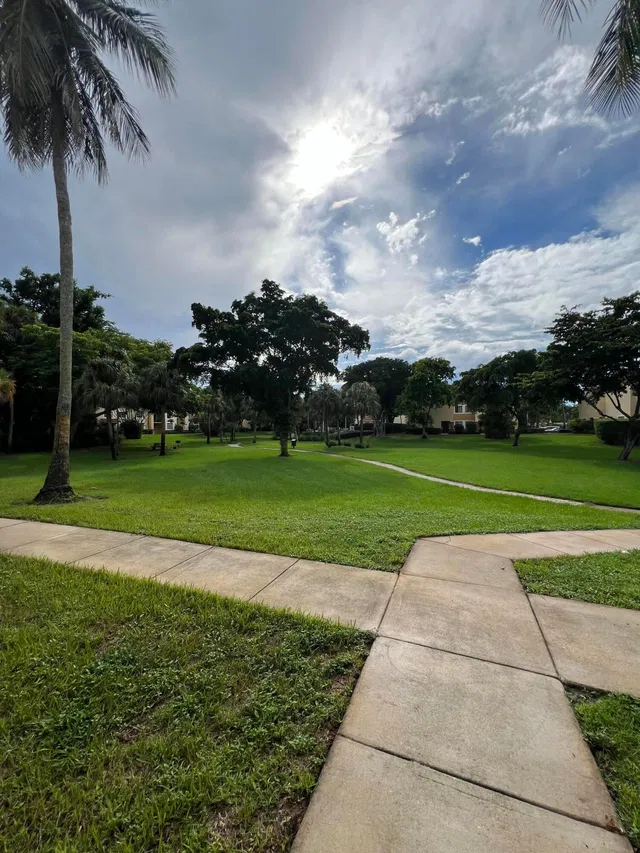 Unit 207 photo 17
