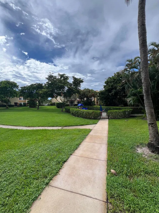 Unit 207 photo 18