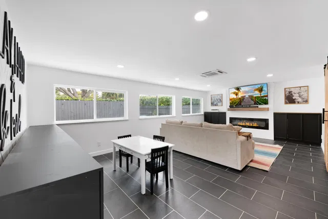 Residence photo 12