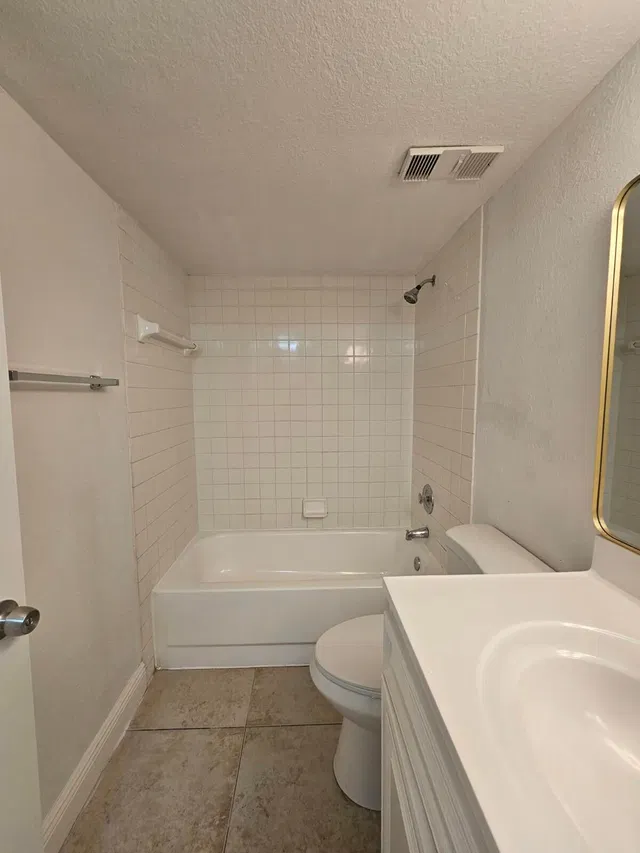  Unit B photo 17