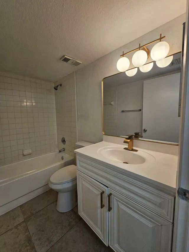  Unit B photo 18