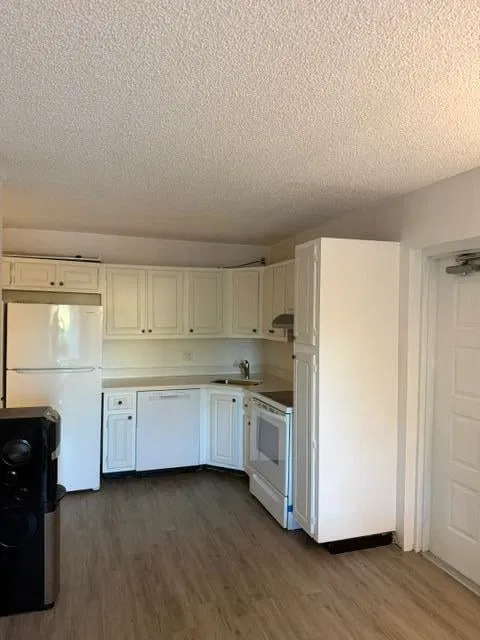 Unit C1 photo 2