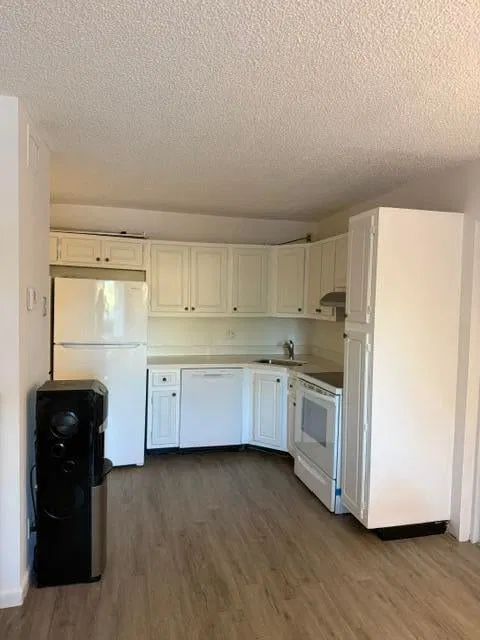 Unit C1 photo 3