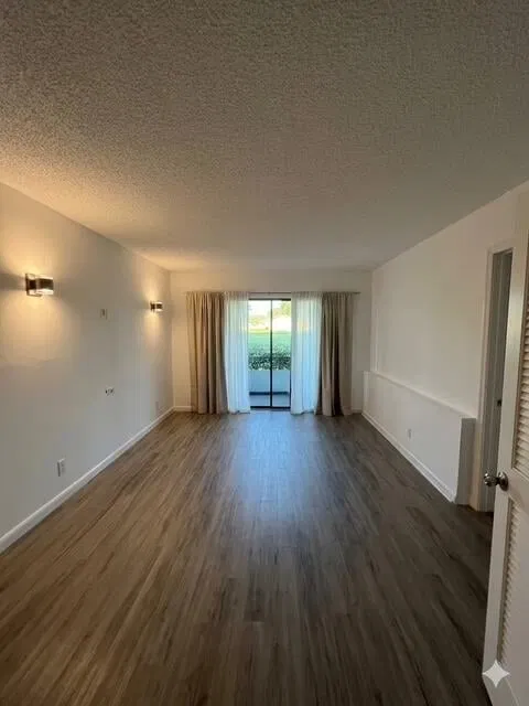 Unit C1 photo 7