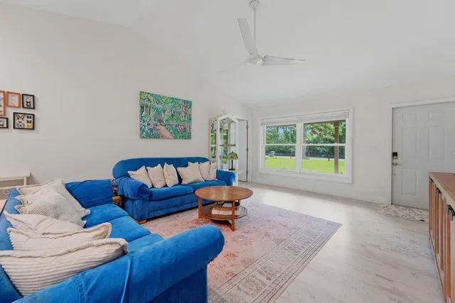 Residence photo 5