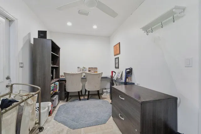 Residence photo 25