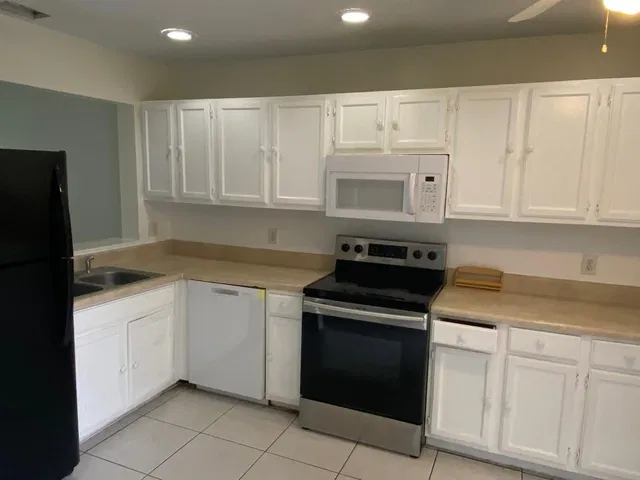 Unit 22 photo 3