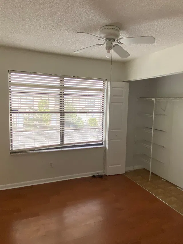 Unit 22 photo 8