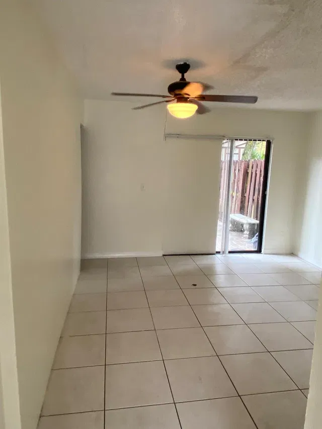 Unit 22 photo 9