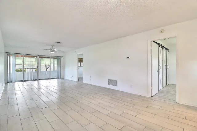  Residence photo 5