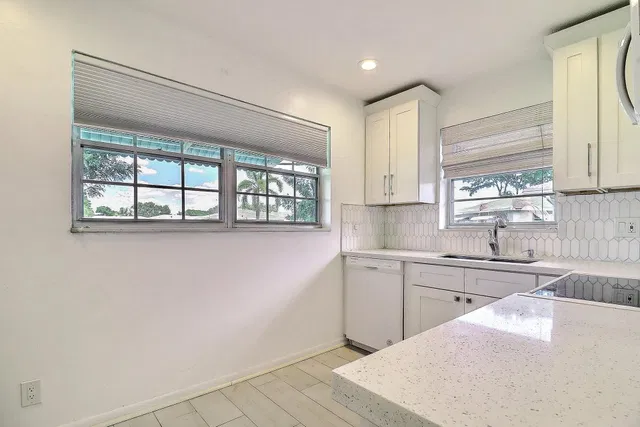  Residence photo 8