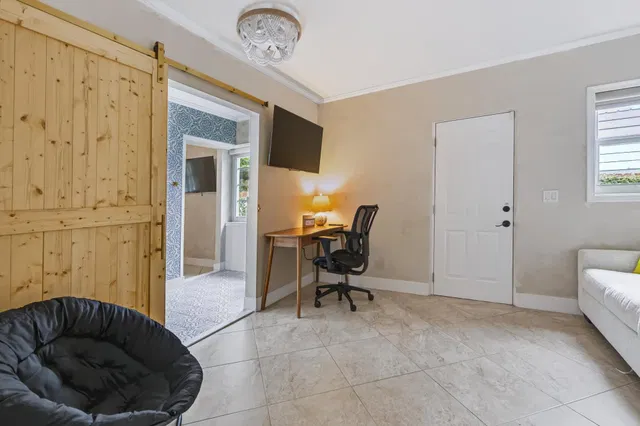 Residence photo 24
