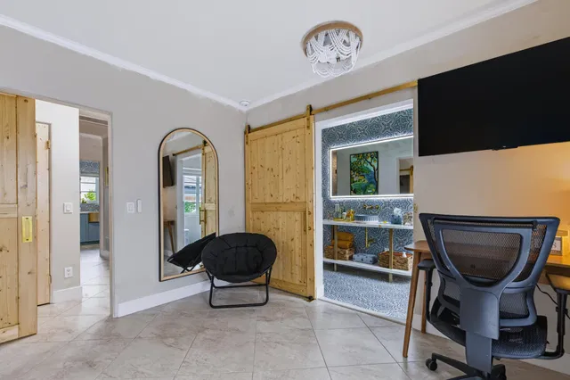 Residence photo 26