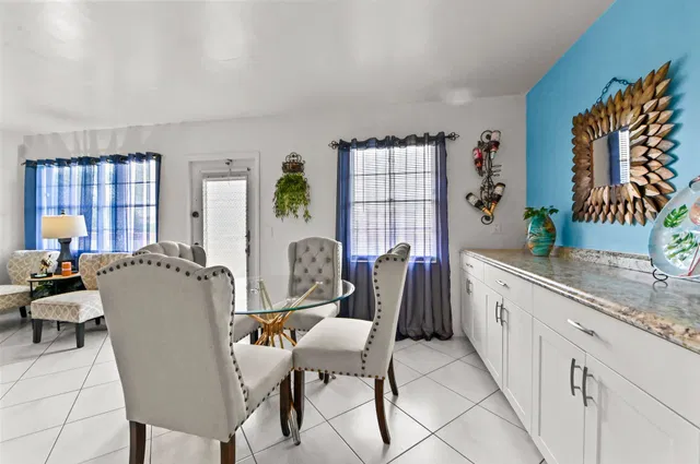  Residence photo 7