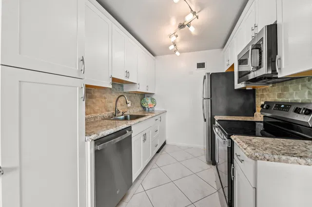  Residence photo 8