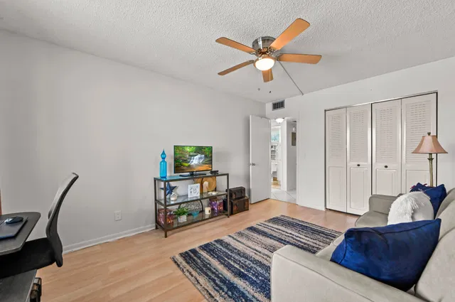 Residence photo 14