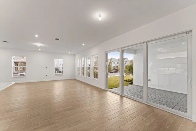 Residence photo 3