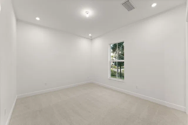 Residence photo 12