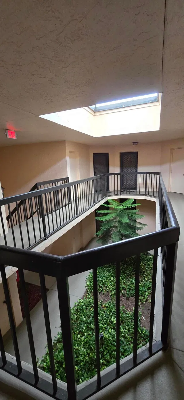 Unit 5-70 photo 15