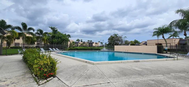 Unit 5-70 photo 22