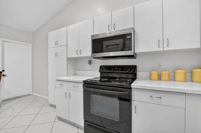 Unit 102 photo 29
